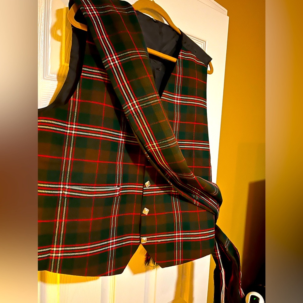 Men’s Scottish Highland dress Scott Hunting Modern Tartan kilt, vest and sash